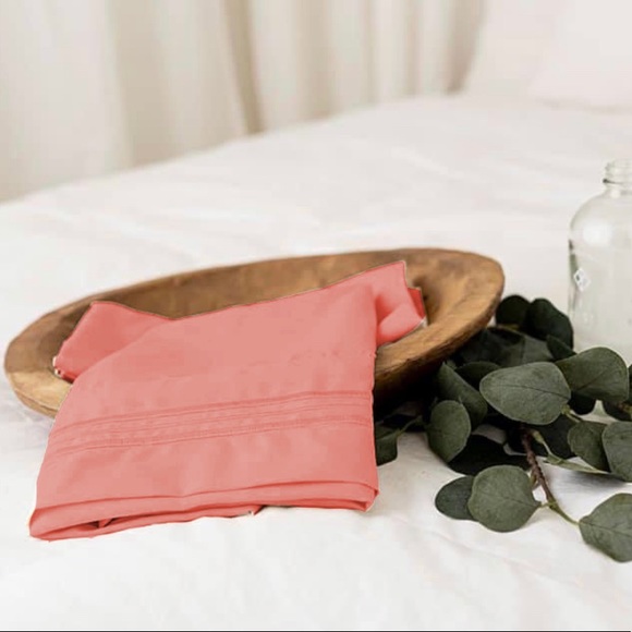 ✨SALE✨Queen 4pc Coral Bedsheets - Picture 2 of 6